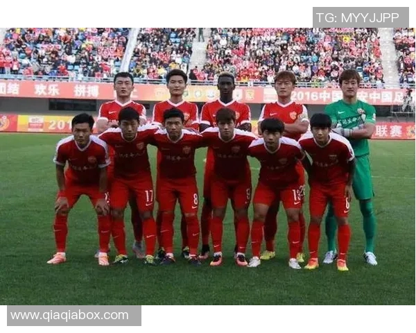 武汉篮球队在世界锦标赛积分榜上以72分稳居第一名展现强劲实力 武汉篮球队在世界锦标赛积分榜上以72分稳居第一名展现强劲实力